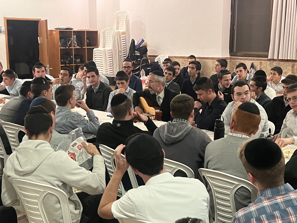 Yeshivat Sha'alvim tweet media