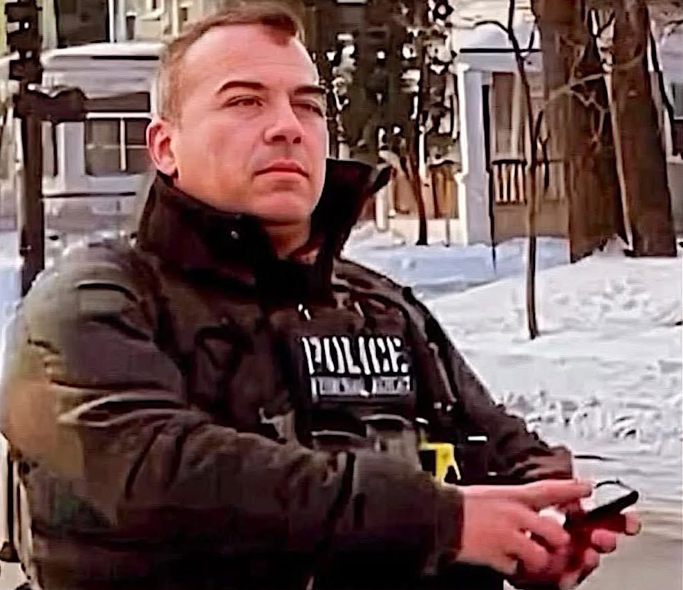 Elonsbride's tweet image. Jonathan David Ross, a ten year law enforcement veteran, and now also a murderer of a mother of three children. Identified by the Minnesota Star Tribune.