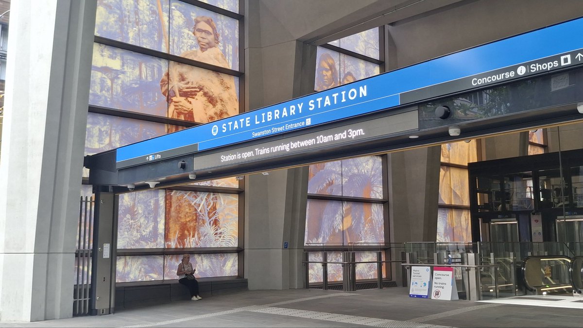 craig_halsall's tweet image. Clear information at #StateLibraryStation regarding #MetroTunnel #SummerStart hours too 👍🏆
#MetroTrains