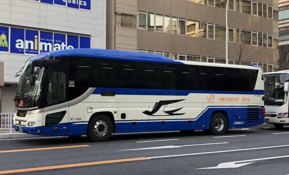 最近は新車のも登場しましたが、 元祖青屋根セレガ今は白屋根の JR東海