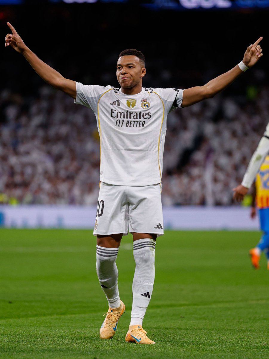 RMadrid_actu's tweet image. 🚨 𝐎𝐅𝐅𝐈𝐂𝐈𝐄𝐋: Kylian Mbappé est DE RETOUR. ✅🔙
