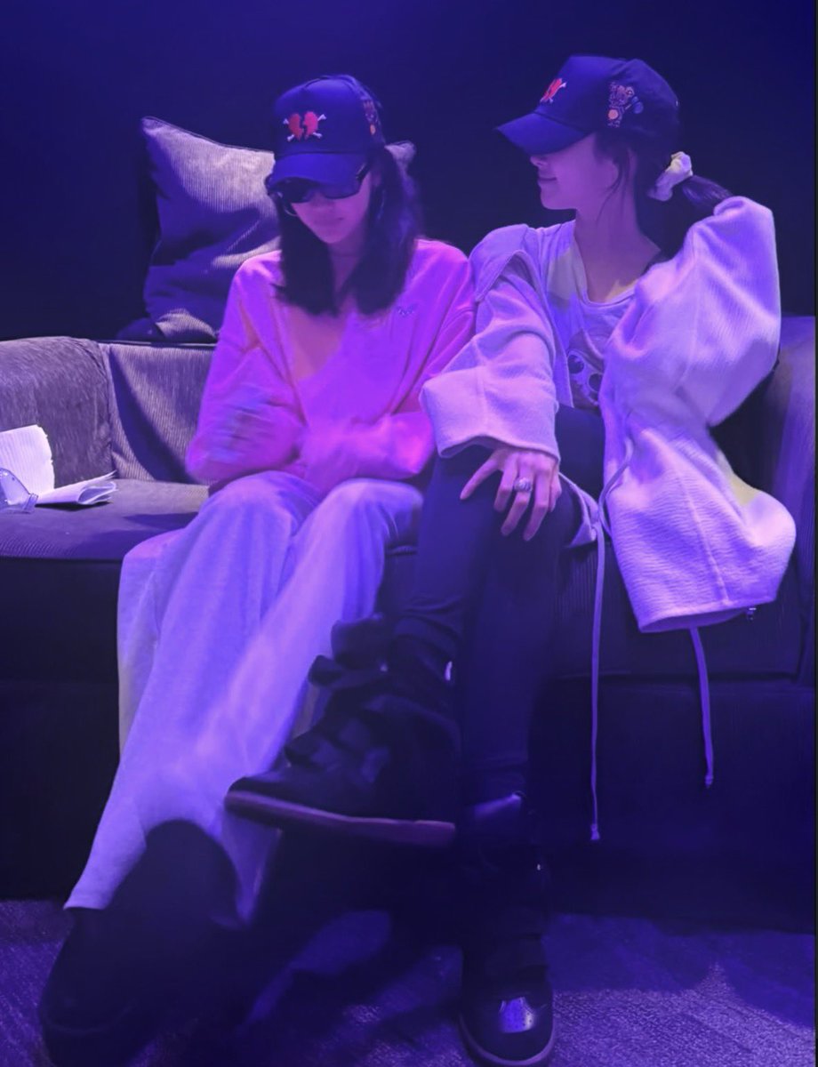 aeriminded's tweet image. heartbreakaclothing, the cap brand that GISELLE and NINGNING wear, posted their pics 

"two beautiful spirits ..❤️🫶❤️ @/aerichandesu @/imnotningning @/aespa_official"