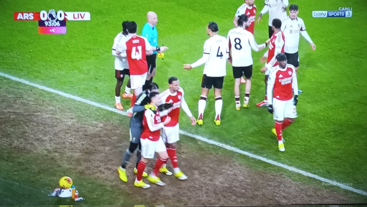 giobjkgool's tweet image. The worst game i have seen in Premier League in recent years... 

Disappointment #ARSLIV