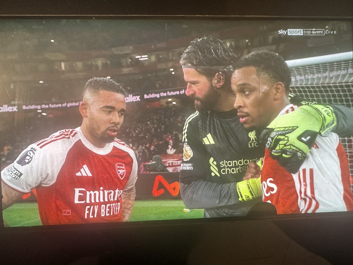 sportsdokitor's tweet image. You sure say Gabriel Jesus, Alisson and Timber never start small Bible study as match finish 🤣🤣🤣🤣🤣🤣