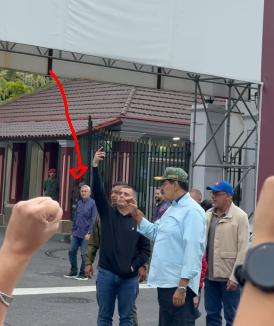 eddy_raul's tweet photo. @Tomidiazcueto Para los que no lo quieren creer, siempre hubo cubanos militares en Venezuela!! Ahí está ese señor y estuvo hasta el final... https://t.co/z6iwkQefRL