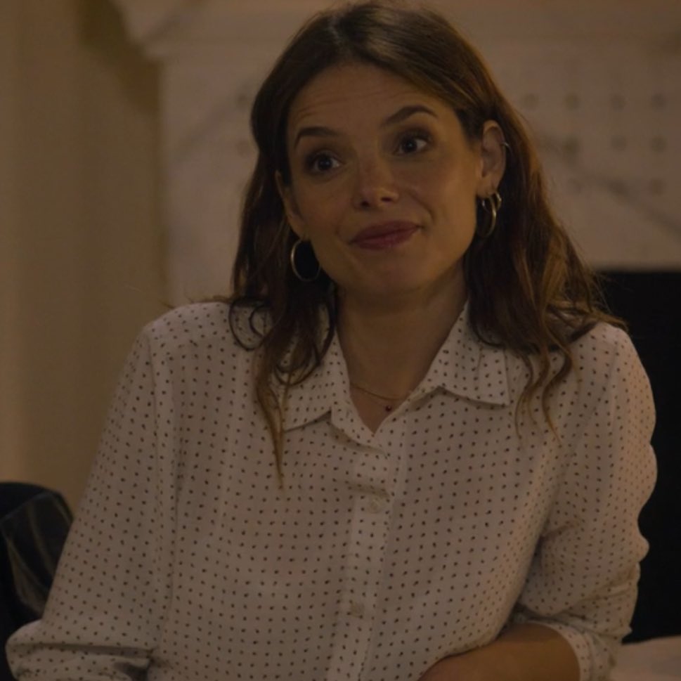 scarletsheps's tweet photo. comunque federica è sempre più bella ragazzi io sono proprio innamorata di lei, che bello poterla ammirare di nuovo ogni giovedì 
#DonMatteo15 https://t.co/OuKFkw2PNY