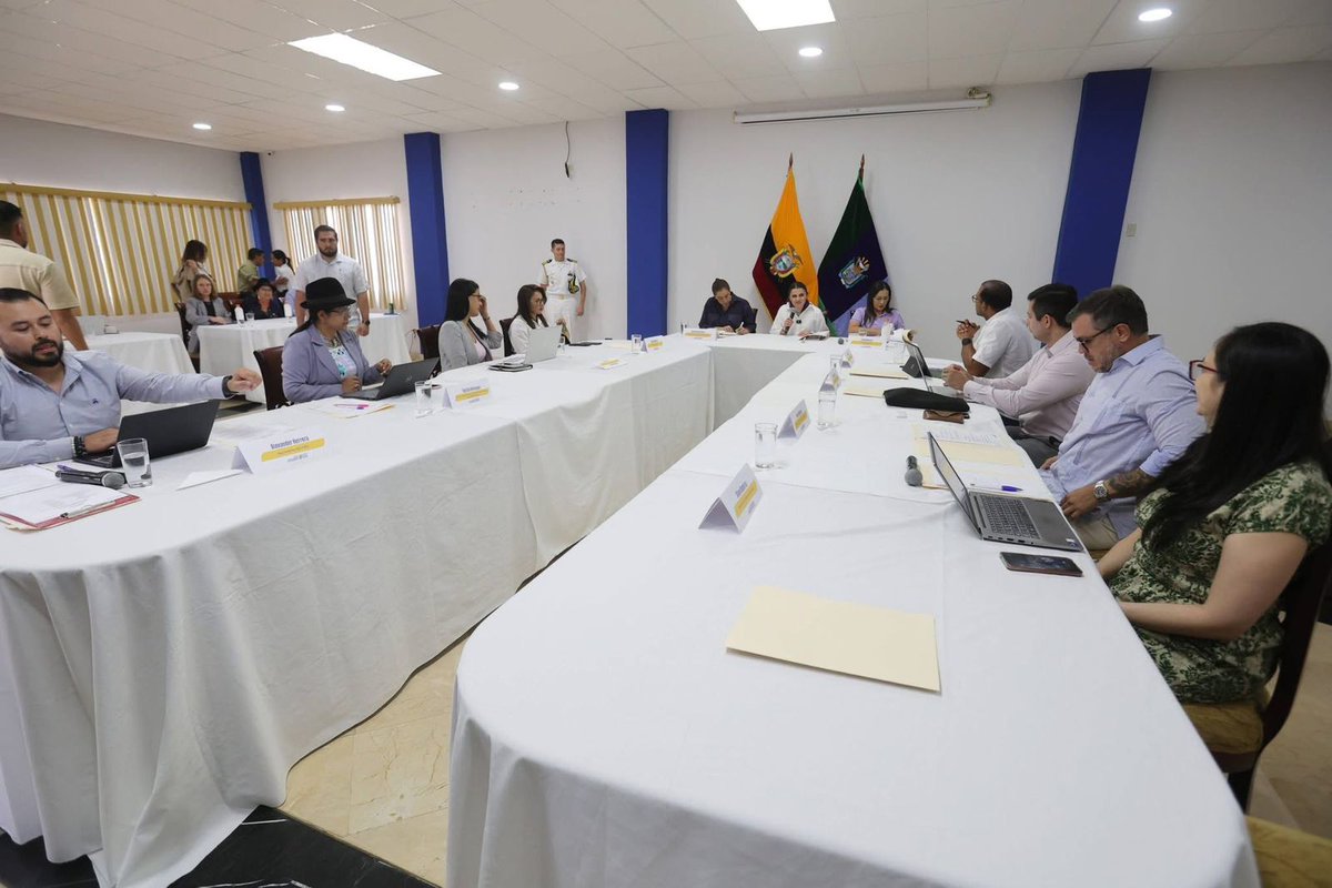 📍Santa Elena.- Nuestra Secretaria Subrogante, Cecilia Velasque, participó este jueves en el primer Gabinete Sectorial de lo Social del 2026, liderado por la presidente de la República Subrogante, María José Pinto.