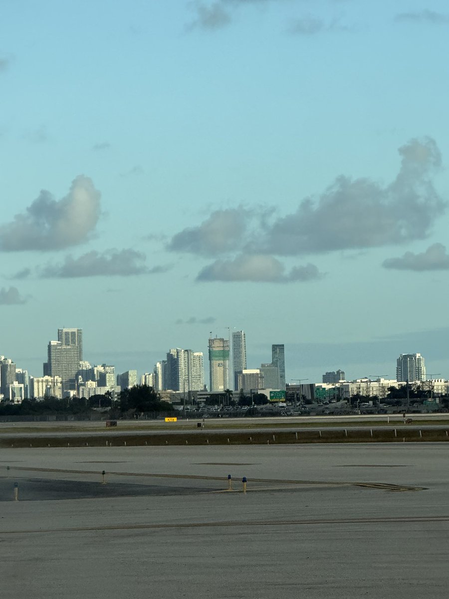 Flllashhh's tweet image. The view from MIA