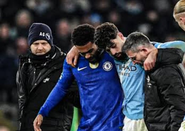 CFC_dennoh's tweet photo. Sportsmanship.                                     Martinelli???? https://t.co/kPRRAQiS9D
