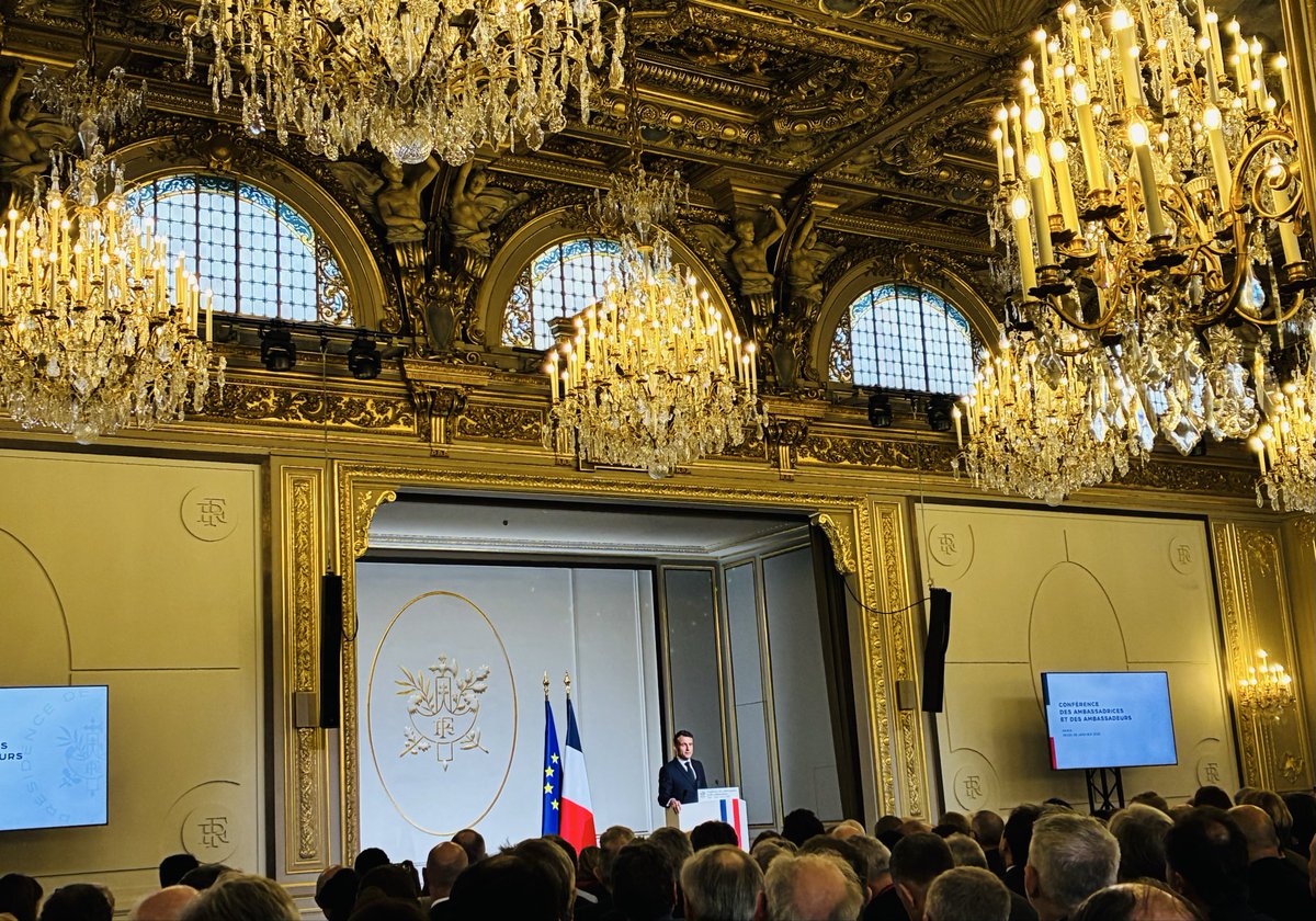 ValerieBaraban's tweet photo. Honoree et heureuse de participer a cette rentree diplomatique autour du president @EmmanuelMacron , du Ministre @jnbarrot et des ministres delegues @CaroitEleonore et @benjaminhaddad - La diplomatie, un sport de combat dans un monde qui se fracture et se reconfigure. #Botswana https://t.co/yEcpvhkXC3