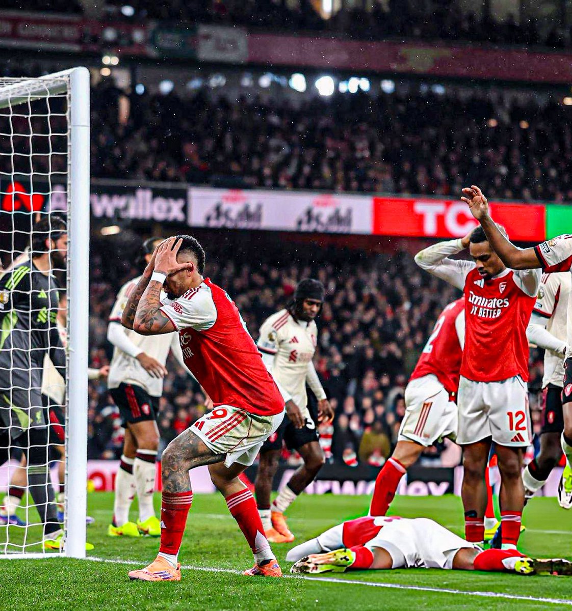now_arsenaI's tweet image. The worst game I’ve ever been to. That performance was the worst thing I’ve ever seen.

I don’t care about six points clear. We were five points clear with eight games to go in 2022/23 and completely fucked it up.

Every single player in red &amp;amp; white was awful. Everyone hid. Shit.…