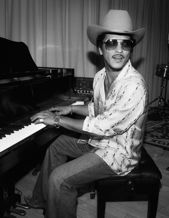 hitsignal's tweet image. Bruno Mars to release “I Just Might”, the lead single from his upcoming album, ‘The Romantic,’ tonight.