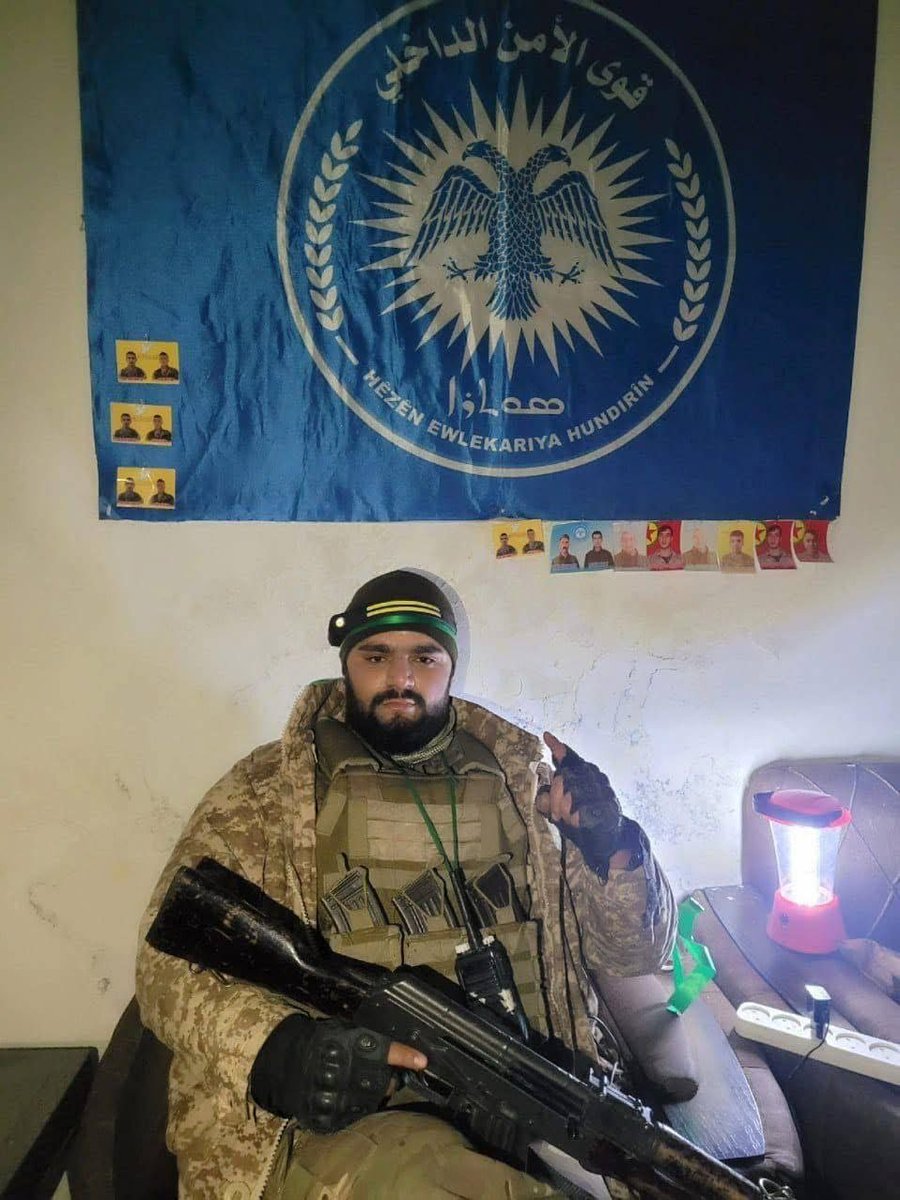 GAME OVER!

‼️🇸🇾 Syrian soldier taking pictures In the Asayesh HQ in Al ashrafiya neighborhood.

WE WON!!!!!