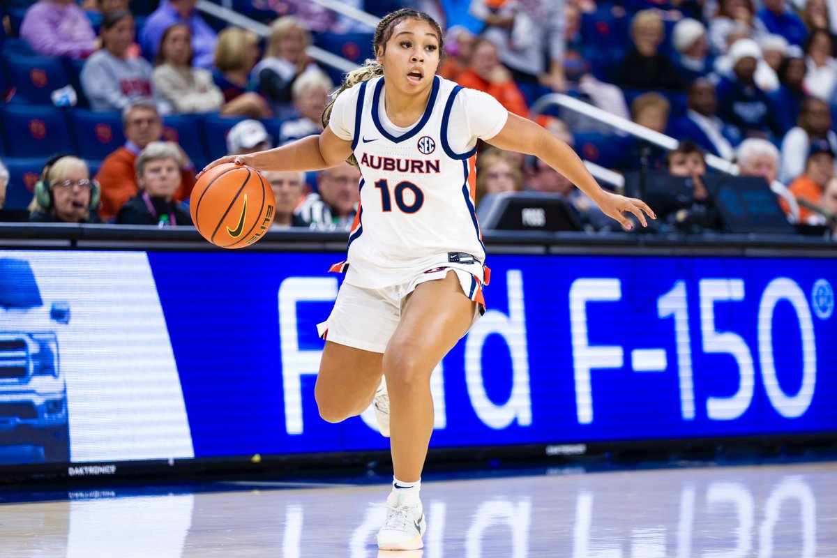 AuburnTigers's tweet image. Jam-Packed Weekend in Neville Arena🔥 

🤸 Friday kicks off the weekend with @AuburnGym’s First Meet on The Plains, followed by 🏀@AuburnMBB Saturday and 🏀@AuburnWBB Sunday! 

🗓️ auburntige.rs/HOME-EVENTS
🎟️ auburntige.rs/TICKETS

#WarEagle