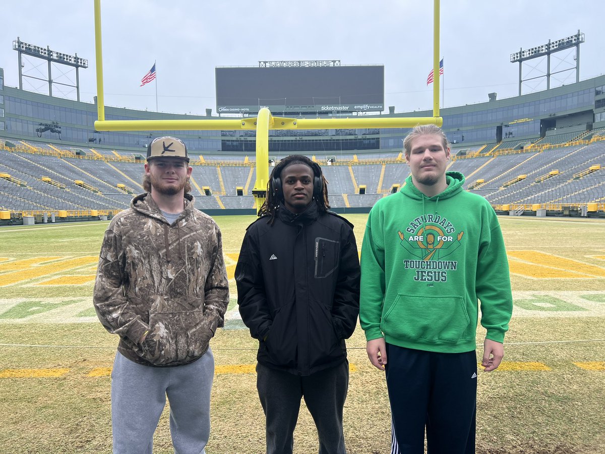 A few of our Braves football players got to tour Lambeau field today while in town for the Cheesehead wrestling tournament. Good luck this weekend boys <a href="/MDesandolo12/">Mason Desandolo</a>  <a href="/LakeGibsonFB/">LAKE GIBSON BRAVES FOOTBALL</a>  <a href="/lgbraveswrstle/">Lake Gibson Braves Wrestling</a>