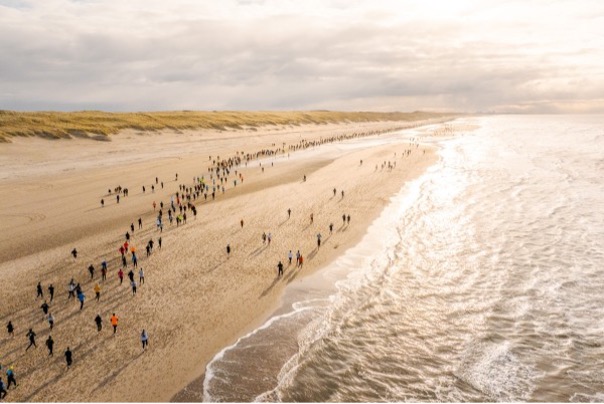 De organisatie van de Egmond Halve Marathon neemt maatregelen tegen de winterkou. Onder andere extra warmtedekens en meer medische posten moeten door de kou gevatte hardlopers weer helpen opwarmen.
hardloopnieuws.nl/organisatie-ne… #hardloopnieuws