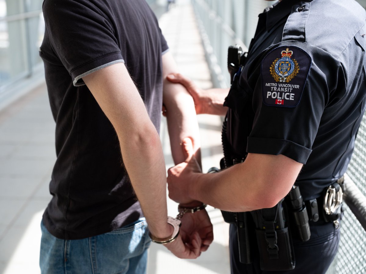 Yesterday, members of <a href="/MVTP_TMET/">Transit Police-Targeted Mobile Enforcement Team</a> were checking fares within the fare paid zone at Granville Station. Stopped a man without a valid fare or ID &amp; as a result, 11 outstanding warrants on 19 total charges were discovered, including breach of conditions. #StraightToJail #PayYourFare