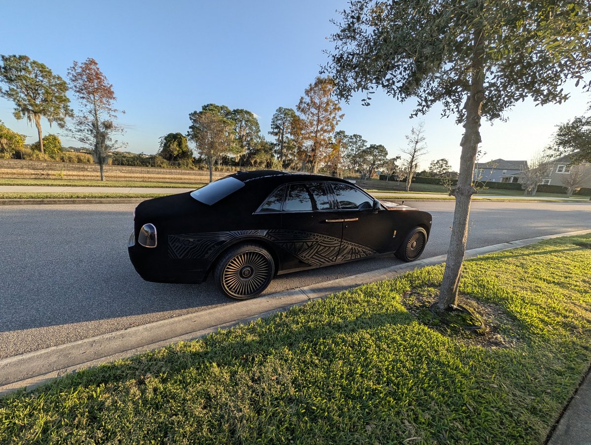 thecyberfam's tweet image. ✅ It's confirmed:  A 5th house in our neighborhood has gotten a Cybertruck.

This one kicked a Rolls Royce Ghost out of the garage to the curb. 😂