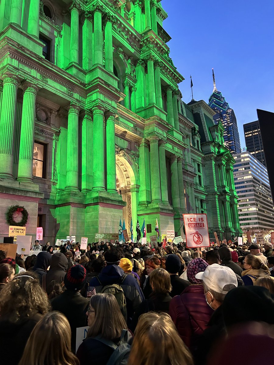 VeryHungryTrav's tweet image. Philadelphia shows up to protest ICE and its out-of-control violence against immigrants and citizens. #protestICE #ICEprotest #philly