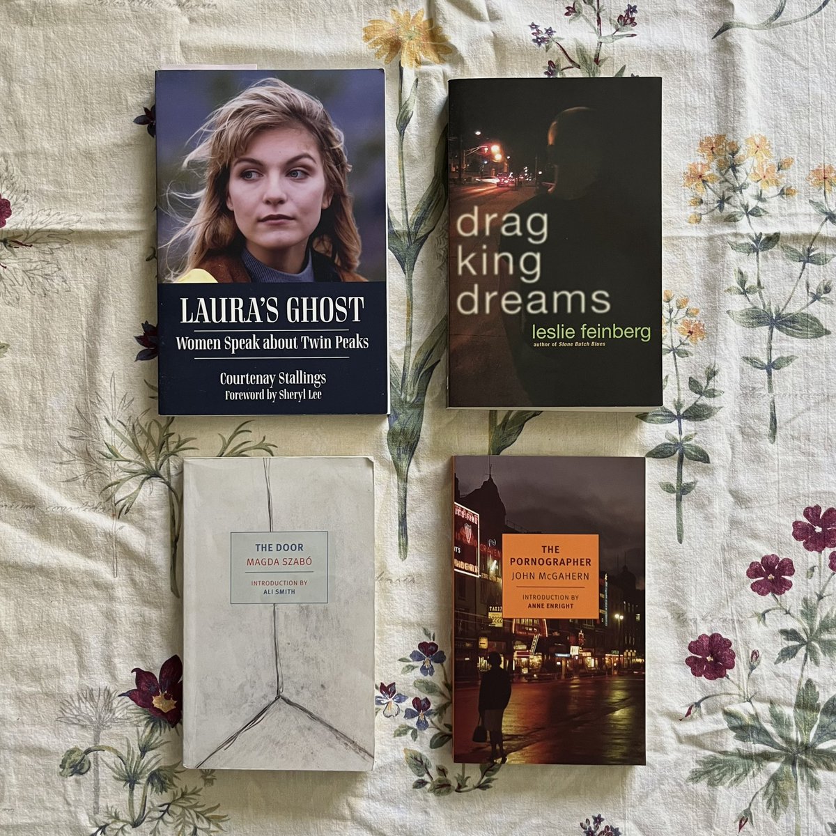 honeyaches0's tweet image. some of the books i plan to read in 2026