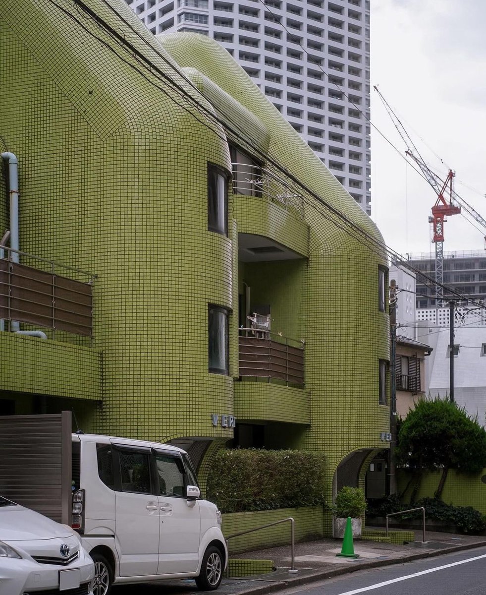 Avocado green tile wraps around VERT Akimoto, an  apartment building built in 1982 in Nakano, Japan 🥑