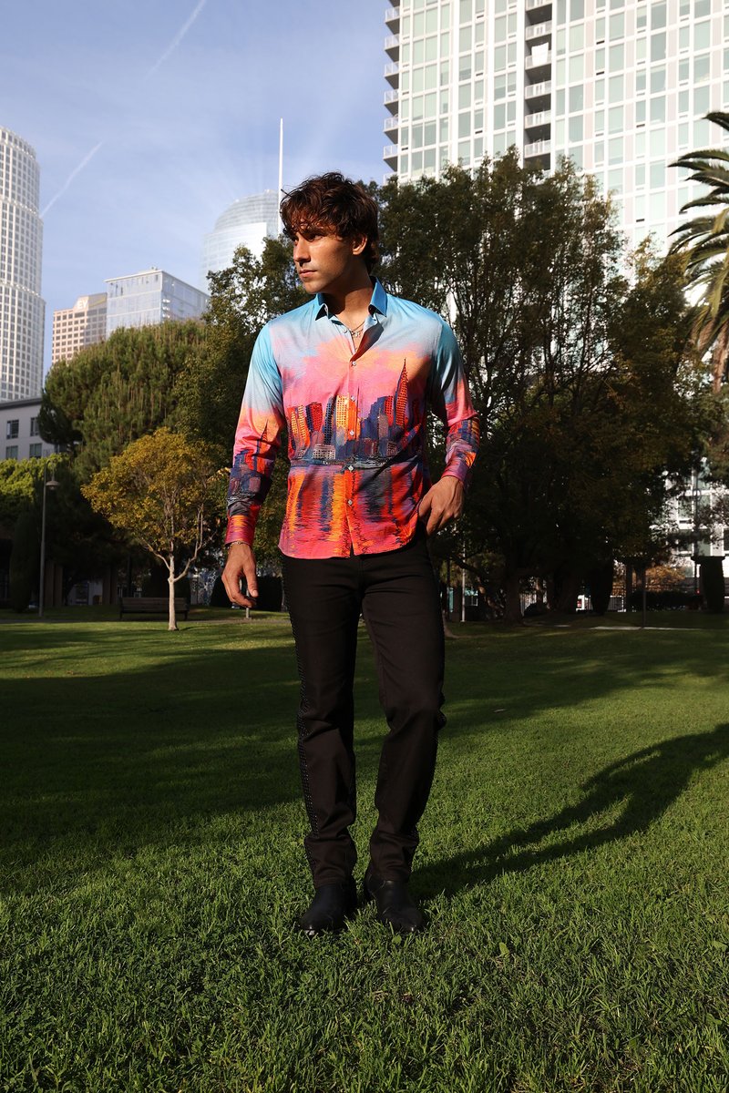BARABASMEN's tweet image. ✨ Make a bold statement in the New York Rhinestone Long Sleeve Shirt. Designed with eye-catching rhinestone details and a sleek tailored fit. Enjoy 15%–30% OFF 

#BarabasMen #MensFashion #RhinestoneStyle #LuxuryWear #StatementPiece
barabasmen.com/products/new-y…