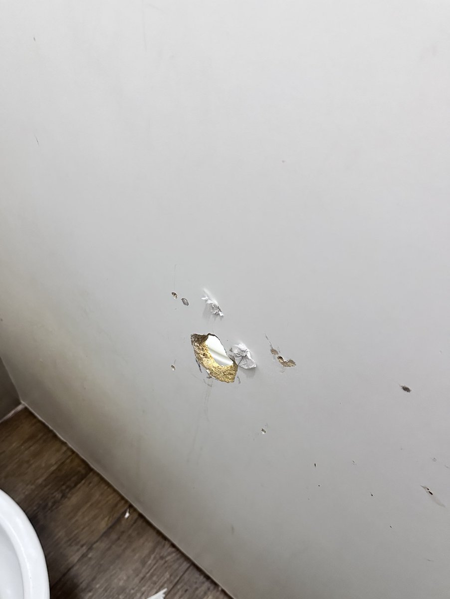 VersaPy_08's tweet image. Surge hacer algo acá en el ahorrazo de capiatá 🥵