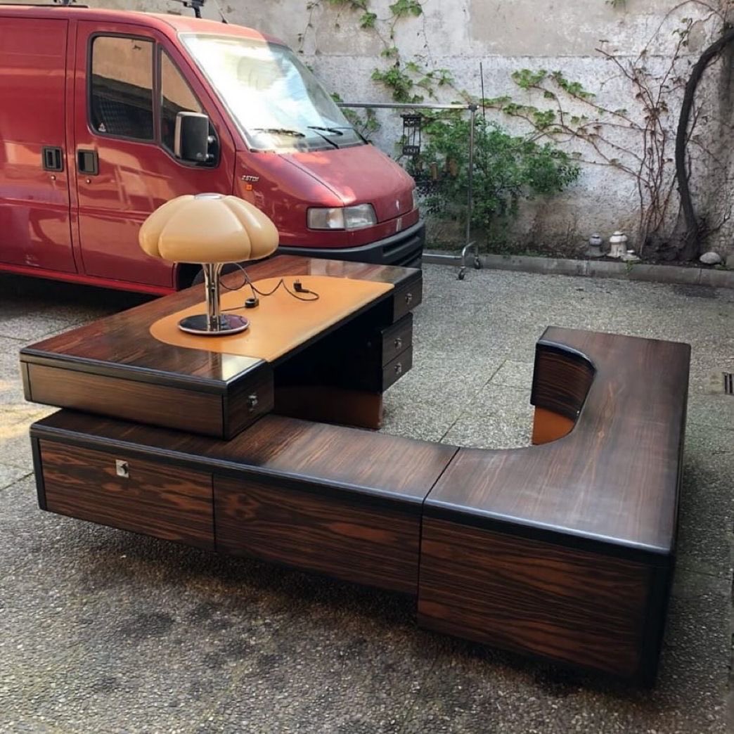 Executive ebony desk by Fabio Lenci for Bernini (1970s) &amp; a ‘Quadrifoglio’ lamp by Gae Aulenti for Guzzini (1970s) 📓