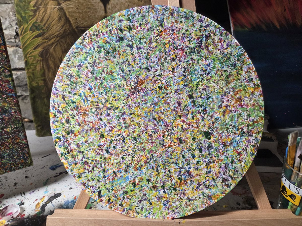 Lakiquiod's tweet photo. In motion #art #circletree #abstract https://t.co/KNMkxoHp3K