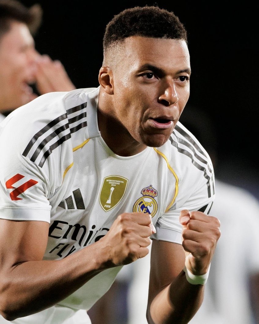 RMCF_Minuto93's tweet image. 【朗報】

🇫🇷エンバペがチームに合流へ

シャビ･アロンソ監督『エンバペは24時間以内にサウジアラビアに来る。彼はかなり良くなったと感じている。エンバペはスーペルコパ決勝クラシコに出場する可能性がある』

ソース @FabrizioRomano