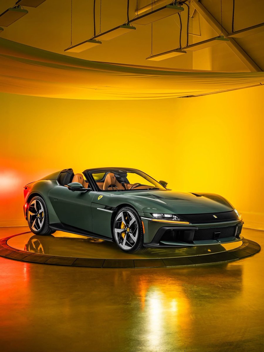 Ferrari 12Cilindri Spider
MSRP (Europe, incl. VAT): approx. €450,000
Engine: 6.5L naturally aspirated V12
Power: 830 hp
Redline: 9,500 rpm
Transmission: 8-speed dual-clutch automatic
Drivetrain: Rear-wheel drive
0–100 km/h: ~2.9 s
Top speed: >340 km/h
#LuxuryPulse #Ferrari