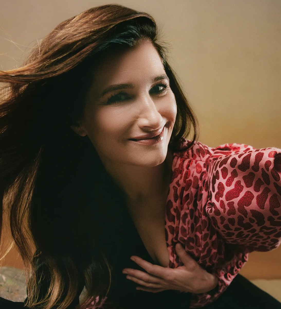FilmUpdates's tweet image. Kathryn Hahn is officially in talks to play Mother Gothel in the upcoming ‘TANGLED’ live-action movie.