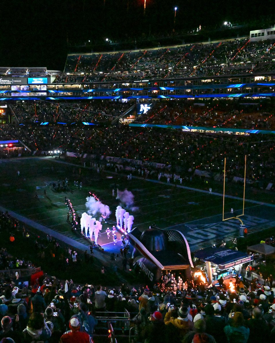 Patriots's tweet image. BE HERE FOR PLAYOFF FOOTBALL AT @GILLETTESTADIUM 🗣️

Repost to win 2 tickets to #LACvsNE: bit.ly/4bpnABA