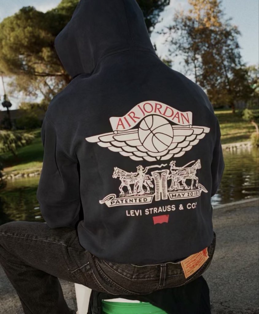 Ovrnundr's tweet image. Levi’s x Nike Air Jordan 3 👖

• $230
• February 2026