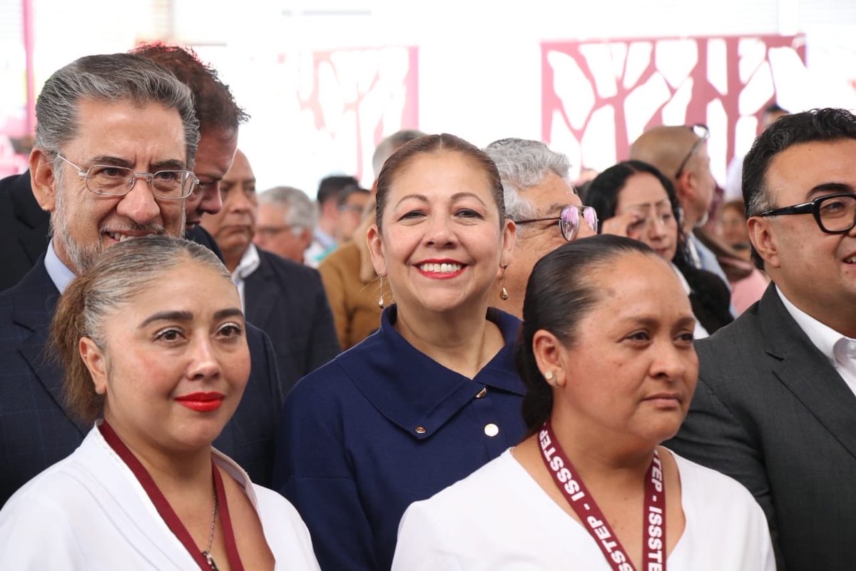 artemisa_laura's tweet photo. 🤝🏽 Celebrar 45 años del @ISSSTEP_Puebla es reconocer una historia de servicio que cuida a miles de familias poblanas.

🏥 La construcción del túnel de interconexión y la rehabilitación del sistema sanitario fortalecen atención, seguridad y eficiencia hospitalaria.

👩🏻‍⚕️ La basificación al personal de enfermería es un acto de justicia, estabilidad y respeto para quienes sostienen la salud con vocación y entrega.

Estás acciones que reflejan la visión humanista de la presidenta @Claudiashein y el compromiso del gobernador @armentapuebla_ por procurar el #Bienestar y dignificar el trabajo de quienes cuidan la vida de los y las poblanas.

#PorAmorAPuebla🫶🏻
#PensarEnGrande👏🏽