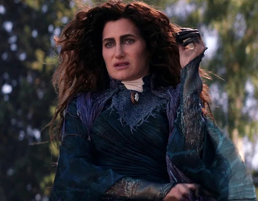 SoundsOfSeries's tweet image. Kathryn Hahn est en pourparlers pour le rôle de Mère Gothel dans le film live-action de Disney, 'Raiponce'.