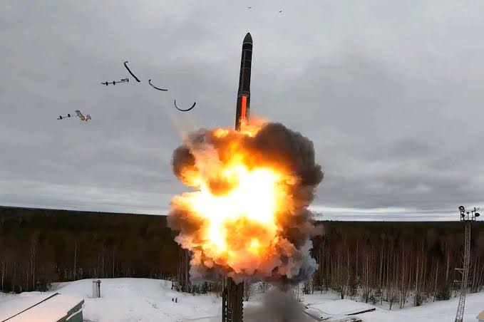 BIG BREAKING: 🇷🇺🇺🇦 Russia has launched an alleged Oreshnik missile strike on a critical location in Ukraine.