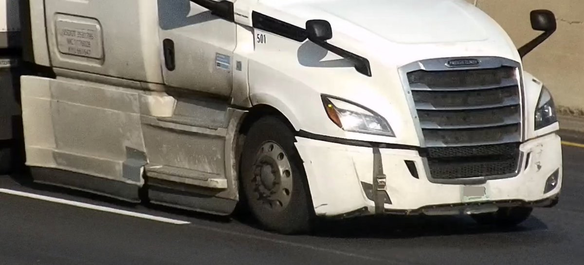 maybedanielleee's tweet image. Oh. Imagine if I told you this trucking company, with no legal name on its USDOT record, was hauling freight for the United States Department of Homeland Security...