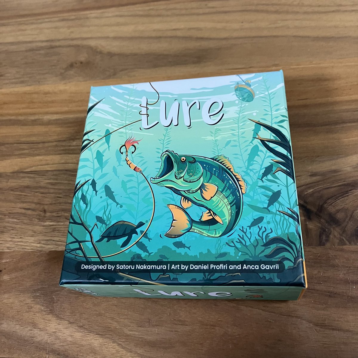 nusfrog's tweet image. 釣り針を垂らして魚との駆け引き🎣
『ルアー』

家族３人で湖畔の釣り大会。ヌースとヌースJr.がバスやナマズに翻弄される中、嫁様が半端なく怒涛の10匹釣り上げっ🐟ダイス数のチョイスとルアーの活用、あとはダイスを転がす時の気合い🔥嫁様に釣りキチ三平の魂が宿ってた🤣