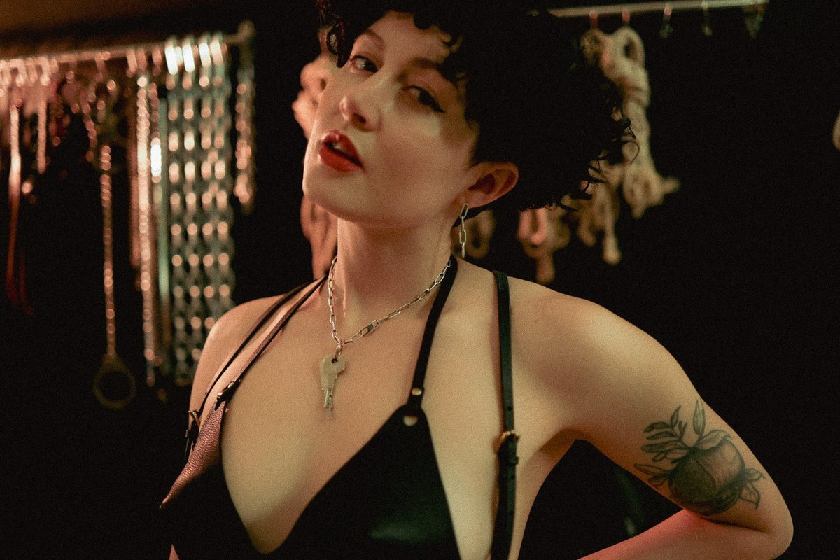 𝕄𝕤 𝔼𝕤𝕥𝕖𝕝𝕝𝕖 𝕃𝕖𝕠𝕟 tweet media