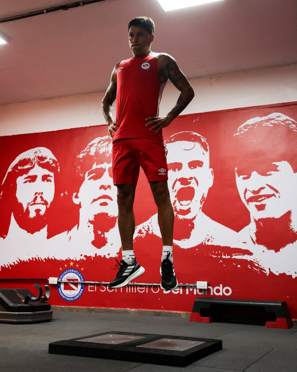 #AAAJ 🔎 El jugador de #ElSemilleroDelMundo 🌎, Enzo Pérez realizó esta semana algunas pruebas de fuerza específica con tecnología de última generación, bajo la supervisión del Área de Performance.