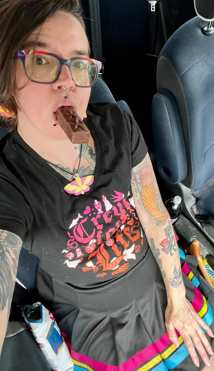 senguyen13's tweet image. Look how she dresses. Think there might ever be consequences for that. Maybe she wants the #attention .  Let’s help this little dumb #attentionseeker out with that. Make her #internetfamous or maybe infamous