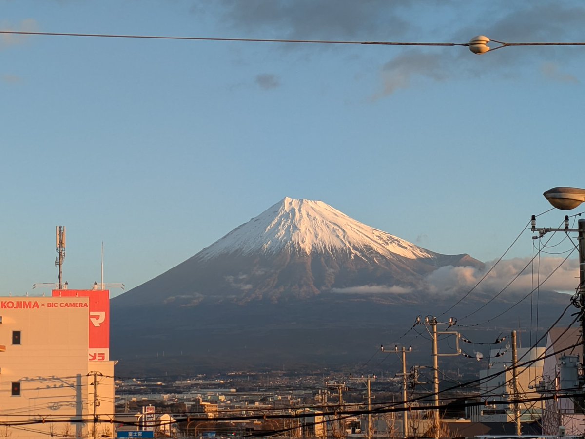 Fumi_LINEdesign's tweet photo. おはようございます！
今日は富士山がとてもキレイ✨

今日も1日素晴らしい1日を
楽しんでいきます☺️ https://t.co/Bq5RWtkII7
