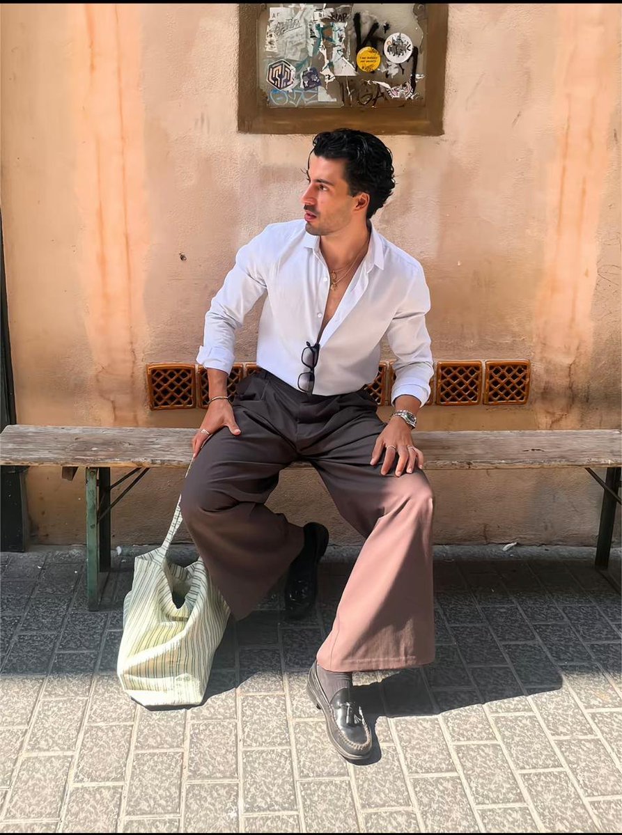 buildingpeople's tweet image. Good style isn’t about having many clothes.

It’s about owning a few pieces that work in most situations.

Functional pieces tend to age the best.