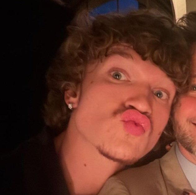 ilyaroz81's tweet image. just collapsed