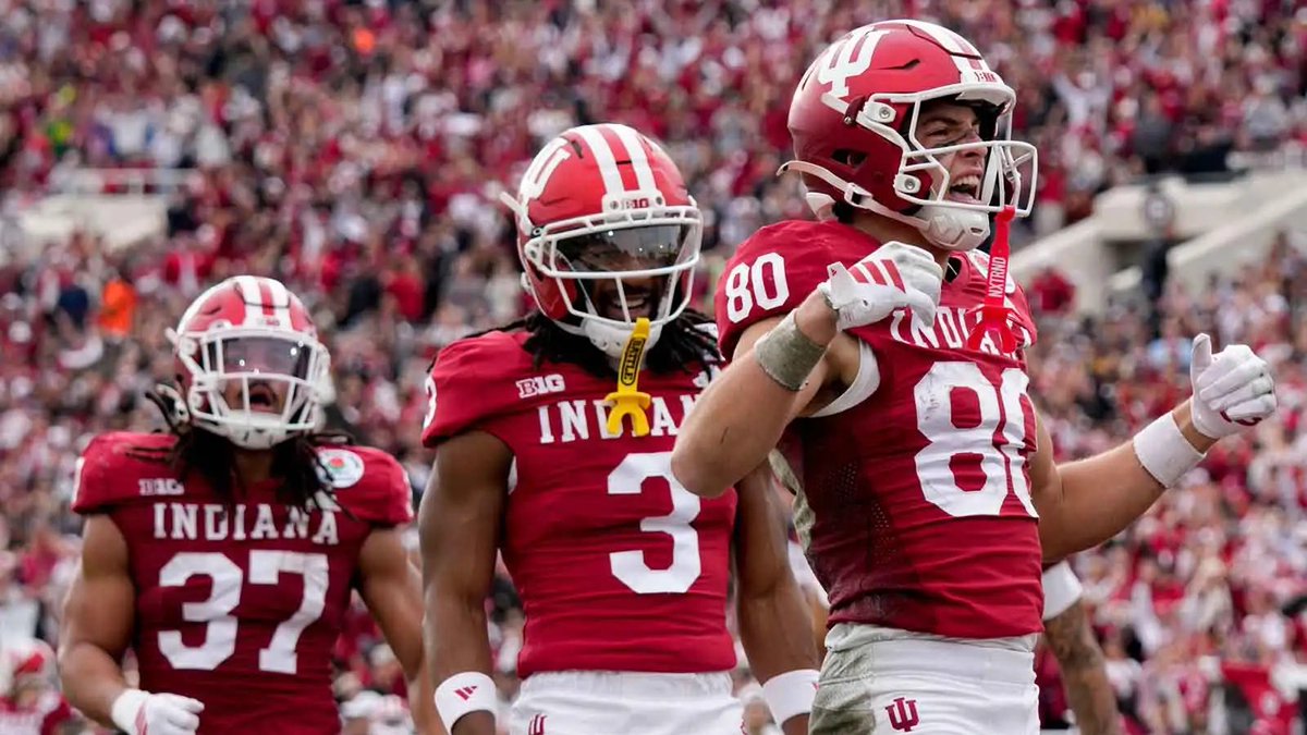 Slash Football Feature 🏈 tweet media