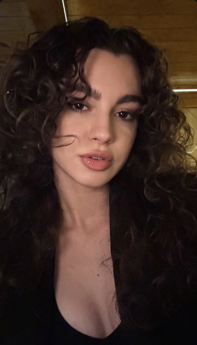 mycapella01's tweet photo. es tan bonita 💞

#SuBurcuYazgıCoşkun https://t.co/0nbQ8Ikagj