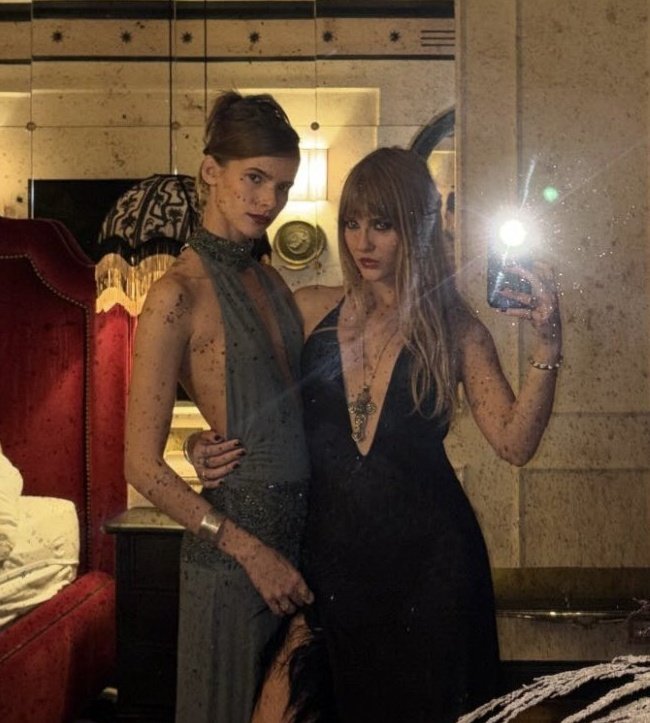 victoria de angelis and her girlfriend luna