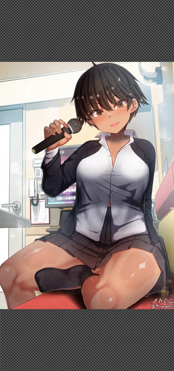 褐色ちゃん。歌はそっちのけで…

Tomboy girl in Karaoke. But she seems to have something more interesting than singing. 