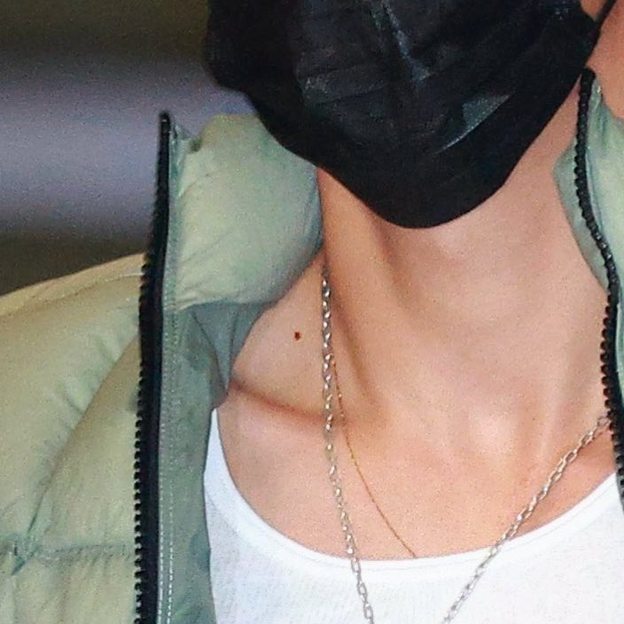 OH MY GOD HIS BEAUTIFUL NECK MOLE